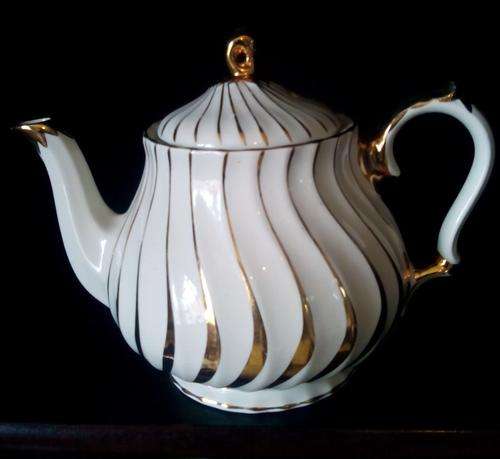 Sadler six cuppa gilded swirl pattern.