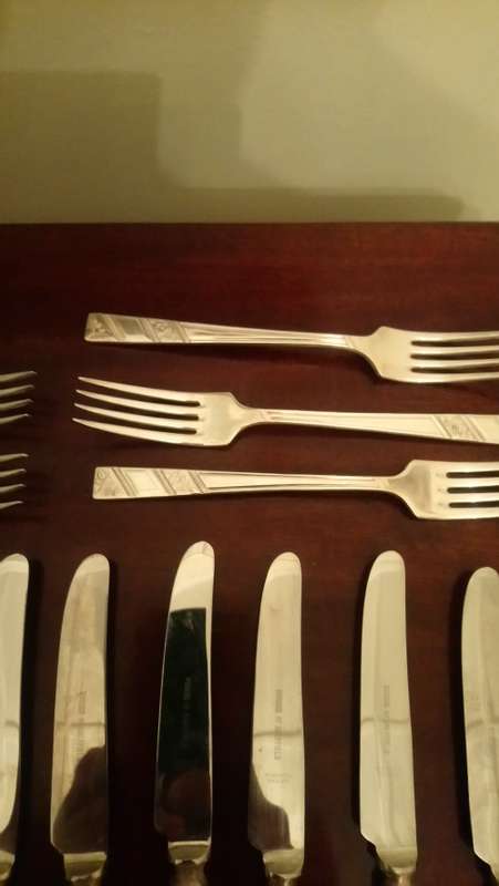 Ten rand per piece.. 18 Viners of Sheffield cutlery