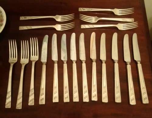 Ten rand per piece.. 18 Viners of Sheffield cutlery