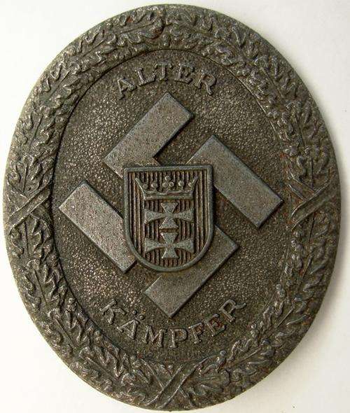 GERMAN THIRD REICH PIN-BACK BADGE -  "ALTER KAMPFER"