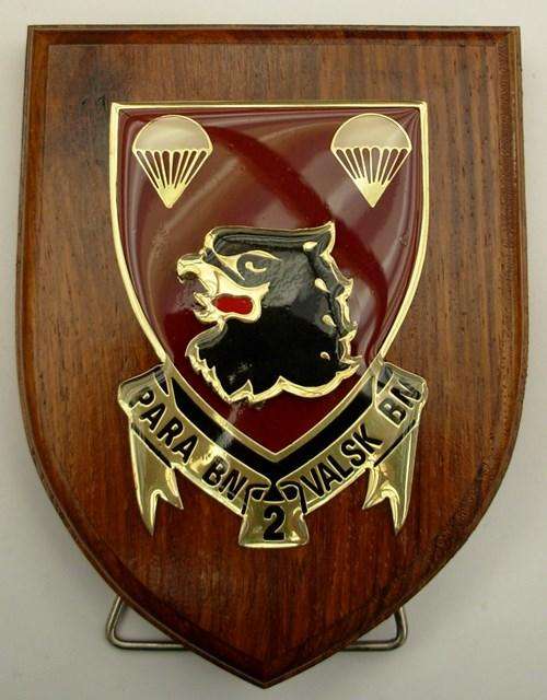 2 PARACHUTE BATTALION  METAL BADGE on WOODEN SHIELD w. STAND