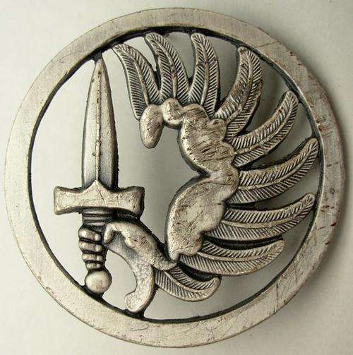 SCARCE FRENCH FOREIGN LEGION (PARABAT) BERET BADGE