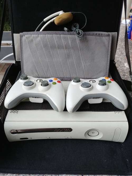 Crazy Auction - White Xbox 360 Console bundle