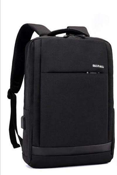 LAPTOP BACKPACK - BUILT IN USB AND AUX CABLES- KEEP YOUR EQUIPMENT SAFE !!