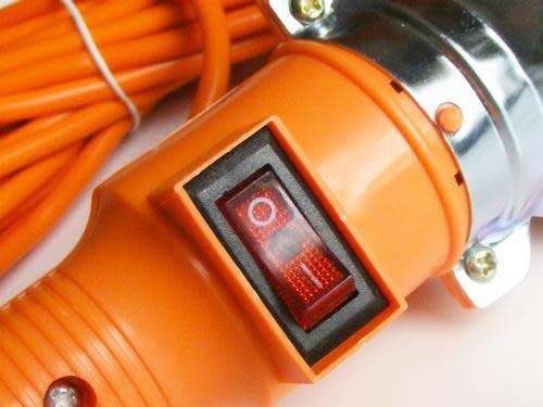 PORTABLE ELECTRIC HAND HELD LAMP WITH 10M. EXTENSION CABLE/CORD . ON -OFF SWITCH