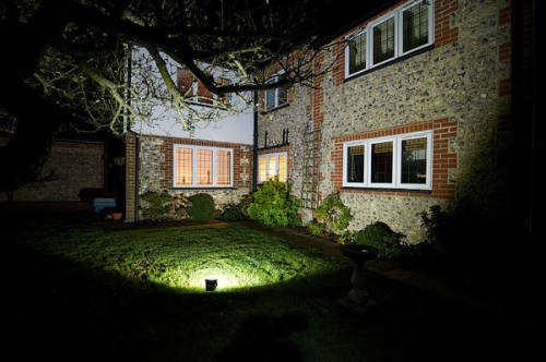 10W OUTDOOR LED FLOODLIGHT - WATERPROOF - LOW POWER CONSUMPTION