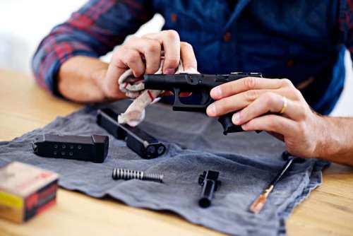 UNIVERSAL GUN CLEANING KIT FOR PISTOL / RIFLE / SHOTGUN
