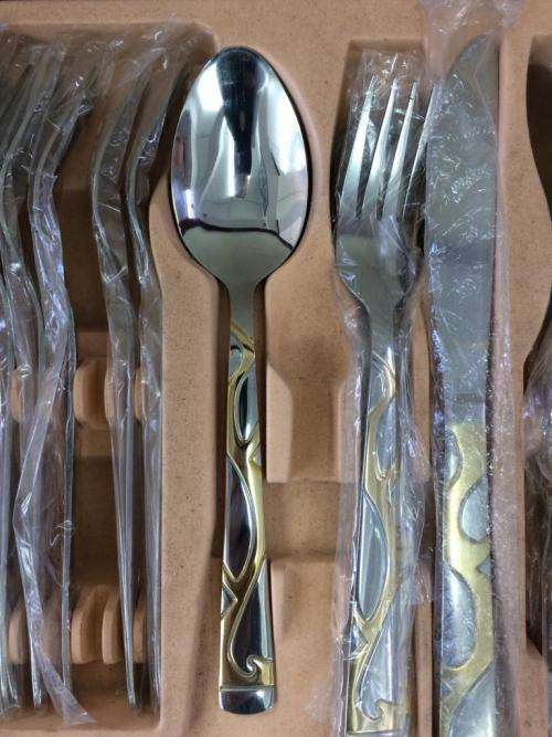 72 PIECE 18/10 STAINLESS STEEL CUTLERY SET IN WOODEN BOX..GOLD&SATIN FINISH..WILL LAST A LIFETIME !!