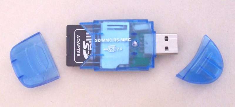 USB Card Reader / Writer (Card inserted only for illustrative purposes - No Card is Included)