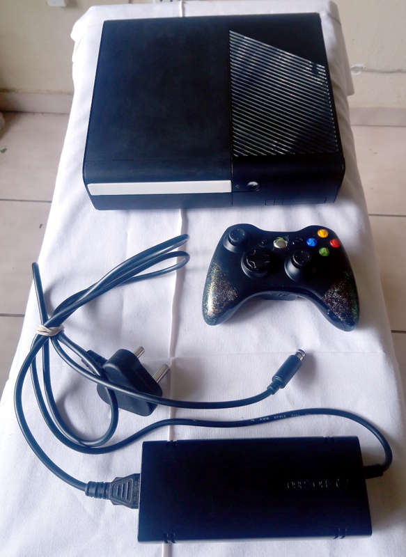 Microsoft XBOX 360E 500GB Gaming Console