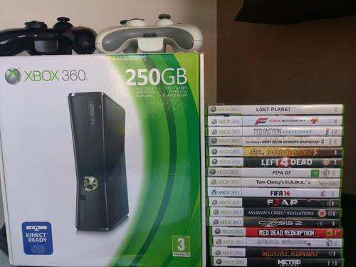 Xbox 360 S Console + 18 Original Games + Two controls + 250GB HDD