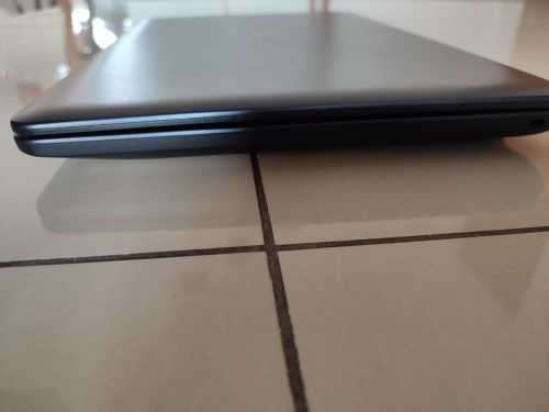 Asus Laptop R2000