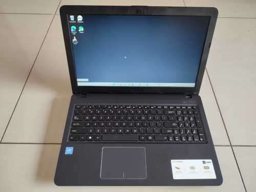 Asus Laptop R2000