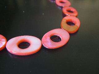 Pink oval shell 30x20mm, 40cm long