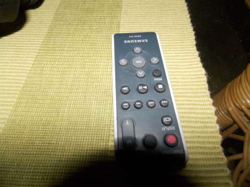 Samsung VP-DX100/XEU DVD Camcorder (34x Optical Zoom) Including remote control and spare disc