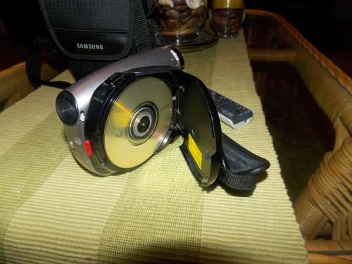 Samsung VP-DX100/XEU DVD Camcorder (34x Optical Zoom) Including remote control and spare disc
