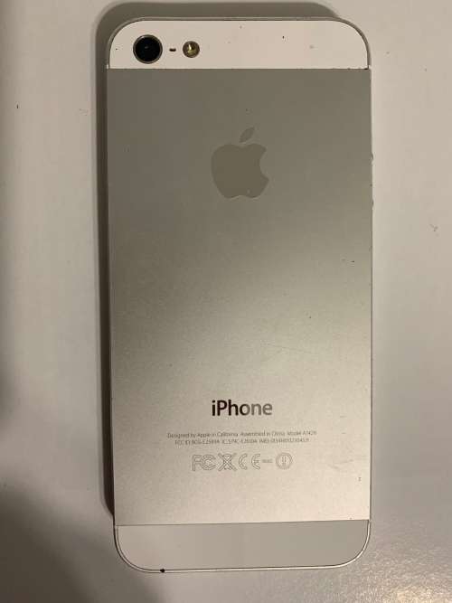 iPhone 5 16GB Silver - Mint Condition! Pre-Owned Plus Charger and Leather Flip Cover Rose