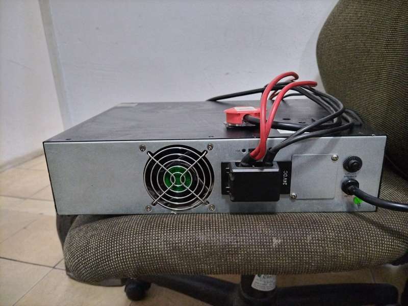 Mecer lobo 2400 - 1440 W ups inverter