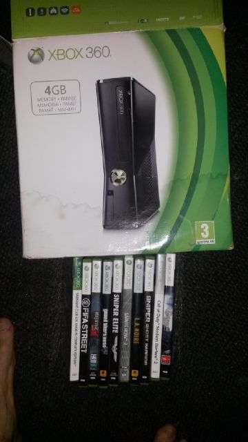 XBOX 360 4GB WITH 10 GAMES