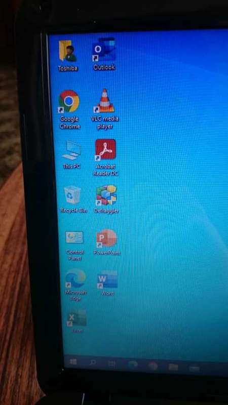 Toshiba C850 Laptop