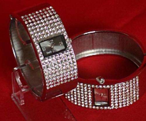 """A GIFT TO TREASURE!"" Bangle Watch"