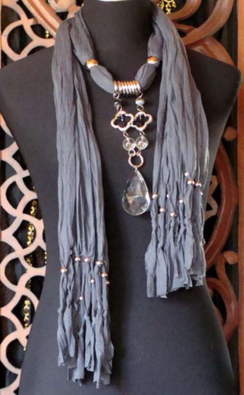 Pendant Scarf