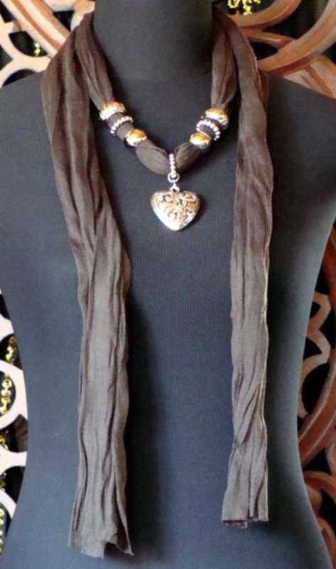 Pendant Scarf