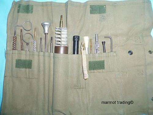 SADF-- SA ARMY --    R4  ASSAULT RIFLE CLEANING KIT -- complete -- refer to pics