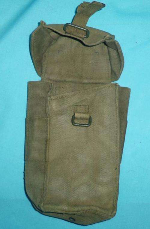 SA ARMY(SADF):ORIGINAL  PATTERN 70 -- R4 MAGAZINE POUCH -- FAIR CONDITION