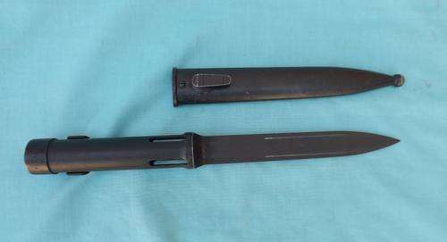 SA Army(SADF)  R1/FN Bayonet with metal scabbard   -- SWA Border War -- Good Condition