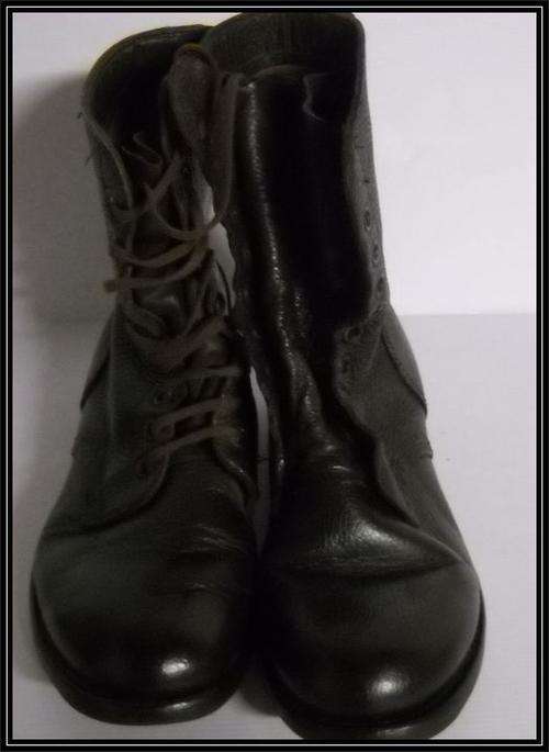 SADF ARMY --- Brown Leather Boots Size 8 ---  Good Condition