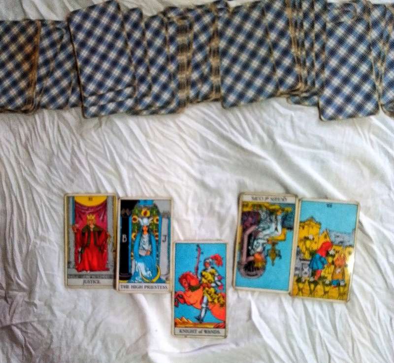 Tarot Readings/Divination and help offered