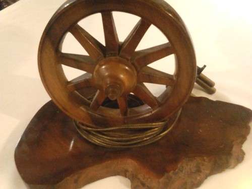 BEAUTIFUL LAMP WITH OX WAGON WEEL AS CENTRE PIECE, BLACK AND OLIEN WOOD BASE, NICE PIECE !!!