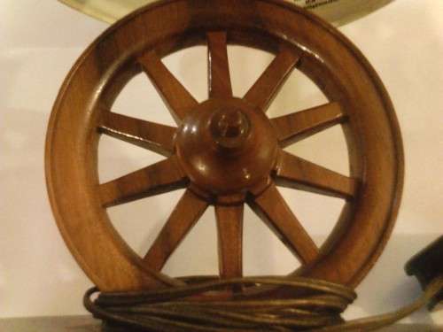 BEAUTIFUL LAMP WITH OX WAGON WEEL AS CENTRE PIECE, BLACK AND OLIEN WOOD BASE, NICE PIECE !!!