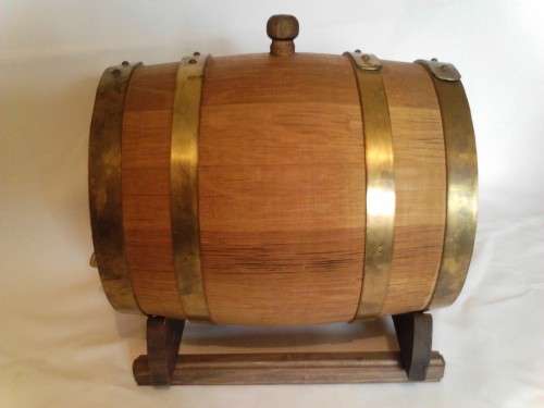 STUNNING OAK WINE BARREL WITH BARREL HOLDER IN PERFECT CONDITION, GREAT PIECE FOR YOUR BAR!!!!