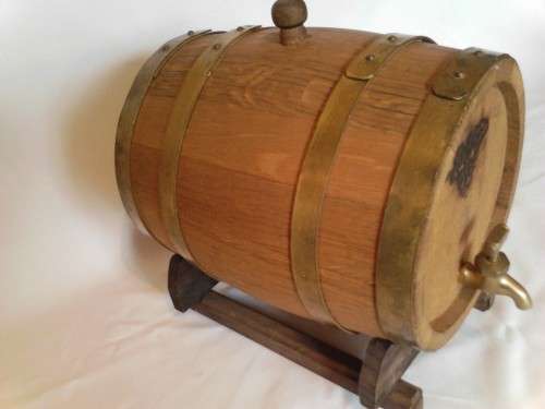 STUNNING OAK WINE BARREL WITH BARREL HOLDER IN PERFECT CONDITION, GREAT PIECE FOR YOUR BAR!!!!