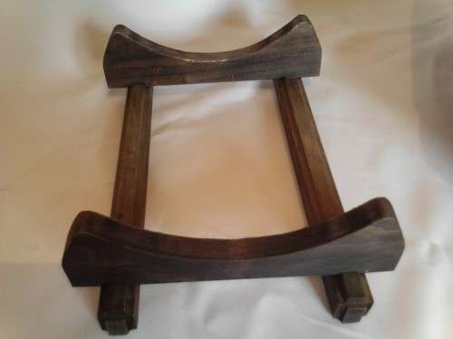 STUNNING OAK WINE BARREL WITH BARREL HOLDER IN PERFECT CONDITION, GREAT PIECE FOR YOUR BAR!!!!