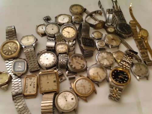 31 x OLD WATCHES, UNCHECKED, FOR REPAIR AND PARTS, ONE BID FOR THE LOT, SEE BELOW.