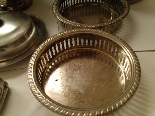 LOT OF VINTAGE SILVER PLATED ITEMS (FOR ONE BID), SOLD AS PER SCANS, SEE BELOW.