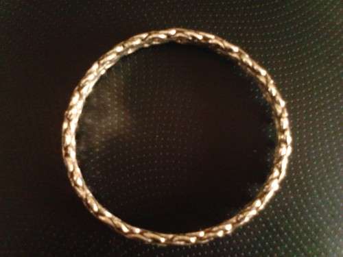 BEAUTIFUL SOLID 925 SILVER BANGLE IN GOOD CONDITION, WEIGH 37g, 65mm DIAMETER, SEE BELOW.