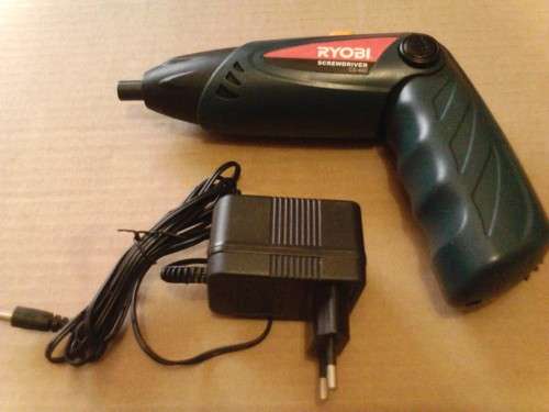 DISPLY UNIT RYOBI CS-440 CORDLESS SCREW DRIVER DRILL IN GOOD WORKING ORDER, VALUE R750 ,SEE SCANS.