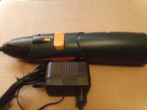 DISPLY UNIT RYOBI CS-440 CORDLESS SCREW DRIVER DRILL IN GOOD WORKING ORDER, VALUE R750 ,SEE SCANS.