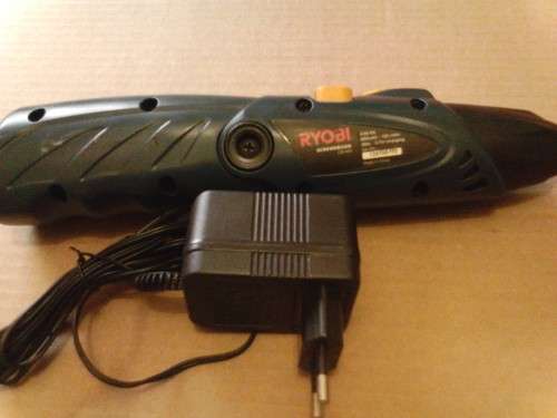 DISPLY UNIT RYOBI CS-440 CORDLESS SCREW DRIVER DRILL IN GOOD WORKING ORDER, VALUE R750 ,SEE SCANS.