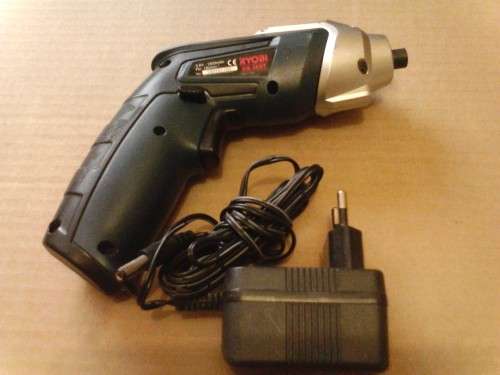 DISPLY UNIT RYOBI CS-360 CORDLESS SCREW DRIVER DRILL IN GOOD WORKING ORDER, VALUE R750 ,SEE SCANS.