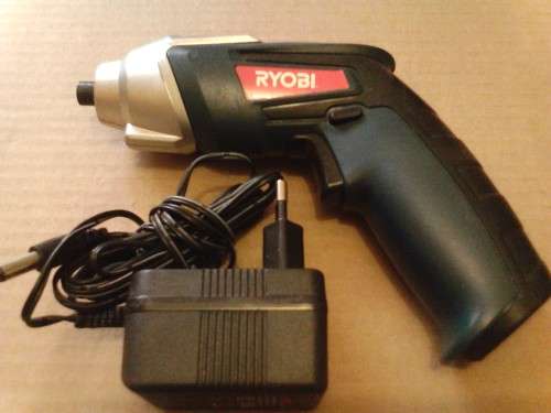DISPLY UNIT RYOBI CS-360 CORDLESS SCREW DRIVER DRILL IN GOOD WORKING ORDER, VALUE R750 ,SEE SCANS.