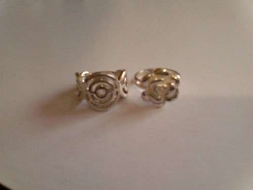 2 x NICE SOLID SERLING SILVER MODERN RINGS- IN VERY GOOD CONDITION, WEIGH 10.2g - SEE BELOW.
