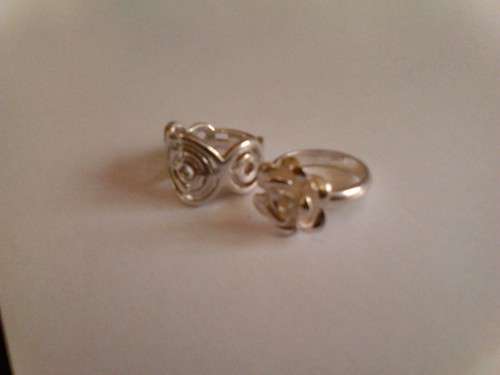 2 x NICE SOLID SERLING SILVER MODERN RINGS- IN VERY GOOD CONDITION, WEIGH 10.2g - SEE BELOW.