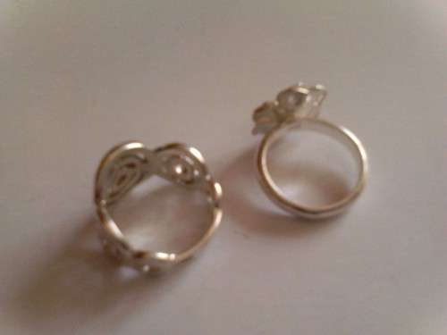 2 x NICE SOLID SERLING SILVER MODERN RINGS- IN VERY GOOD CONDITION, WEIGH 10.2g - SEE BELOW.