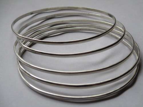5 x STERLING SILVER 2mm BANGLES IN VERY GOOD COND.-WEIGH 21.3g, BID PER BANGLE TO TAKE ALL-SEE BELOW