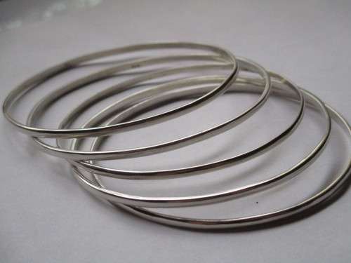 BEAUTIFUL - SOLID 925. STERLING SILVER 2mm BANGLE (7x AVAILABLE) - SEE BELOW FOR INFO